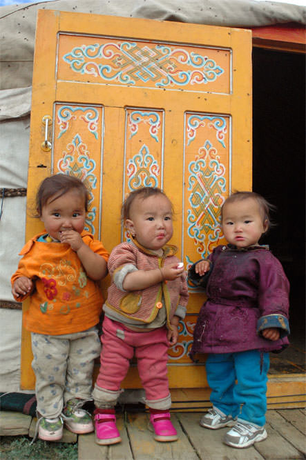14. mongolia children