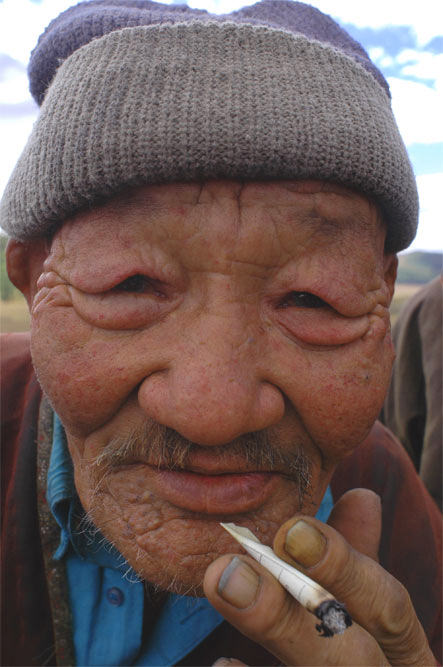 24. mongolia smoking
